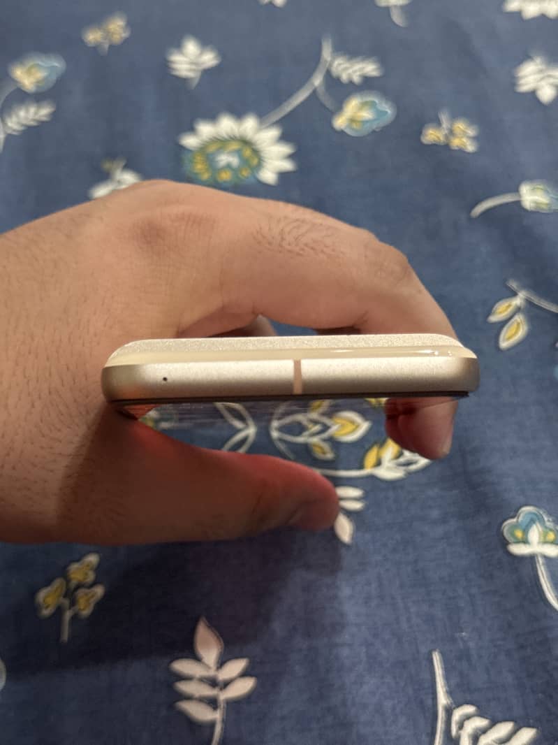 Google Pixel 8 4