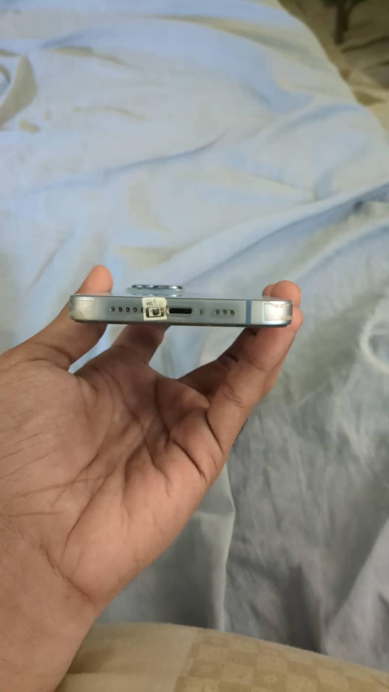 Apple iPhone 14 3