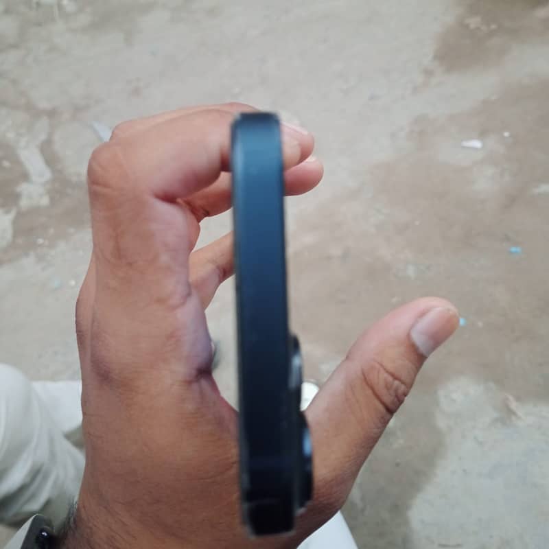 Apple iPhone 14 3