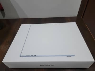 Macbook Air M5, (15") 16/512GB Box pack twilight color + Amaze usb hub