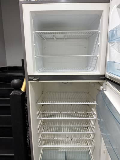 Electrolux refrigerator with minor leakage problem
