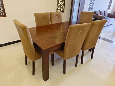 Dining Room Table + 6 Chairs.
