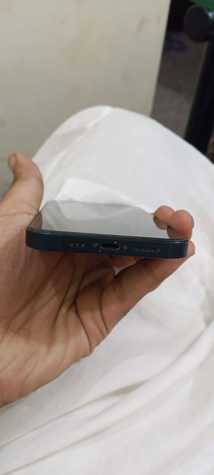 Apple iPhone 13 1