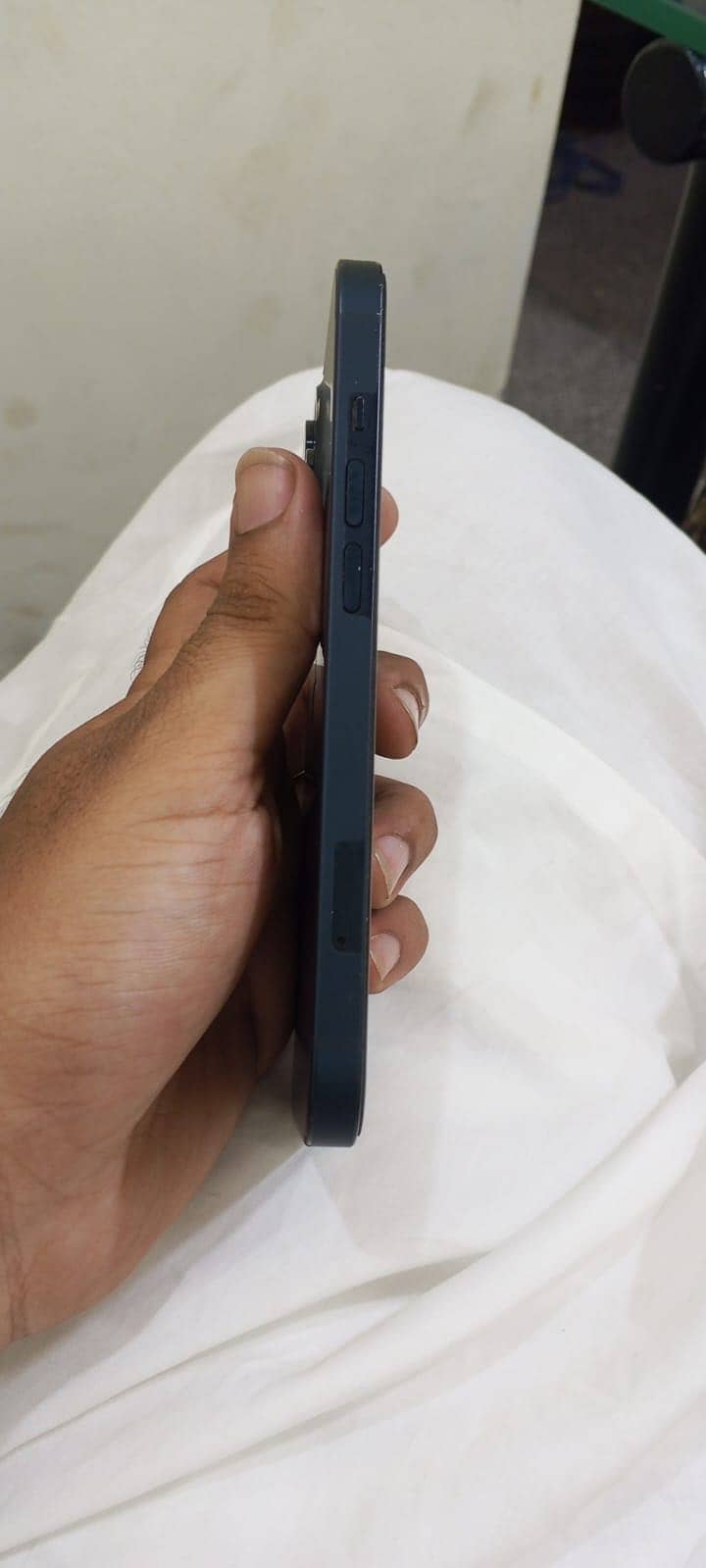 Apple iPhone 13 2