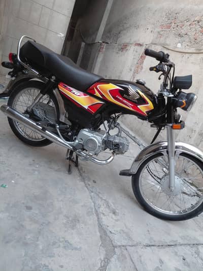 Honda 70 modal 25/26 sticker 10/10