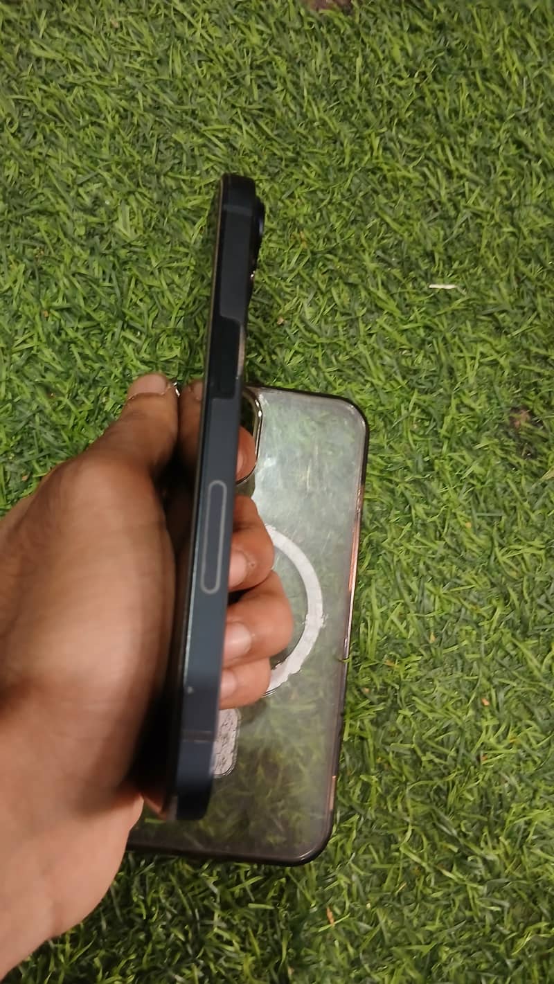 iPhone 14 4