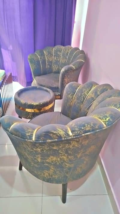 Coffee chairs n Table like new