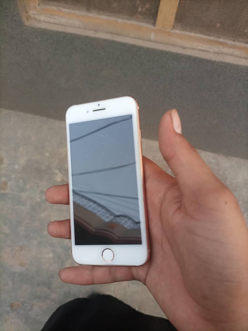 Apple iPhone 8 1