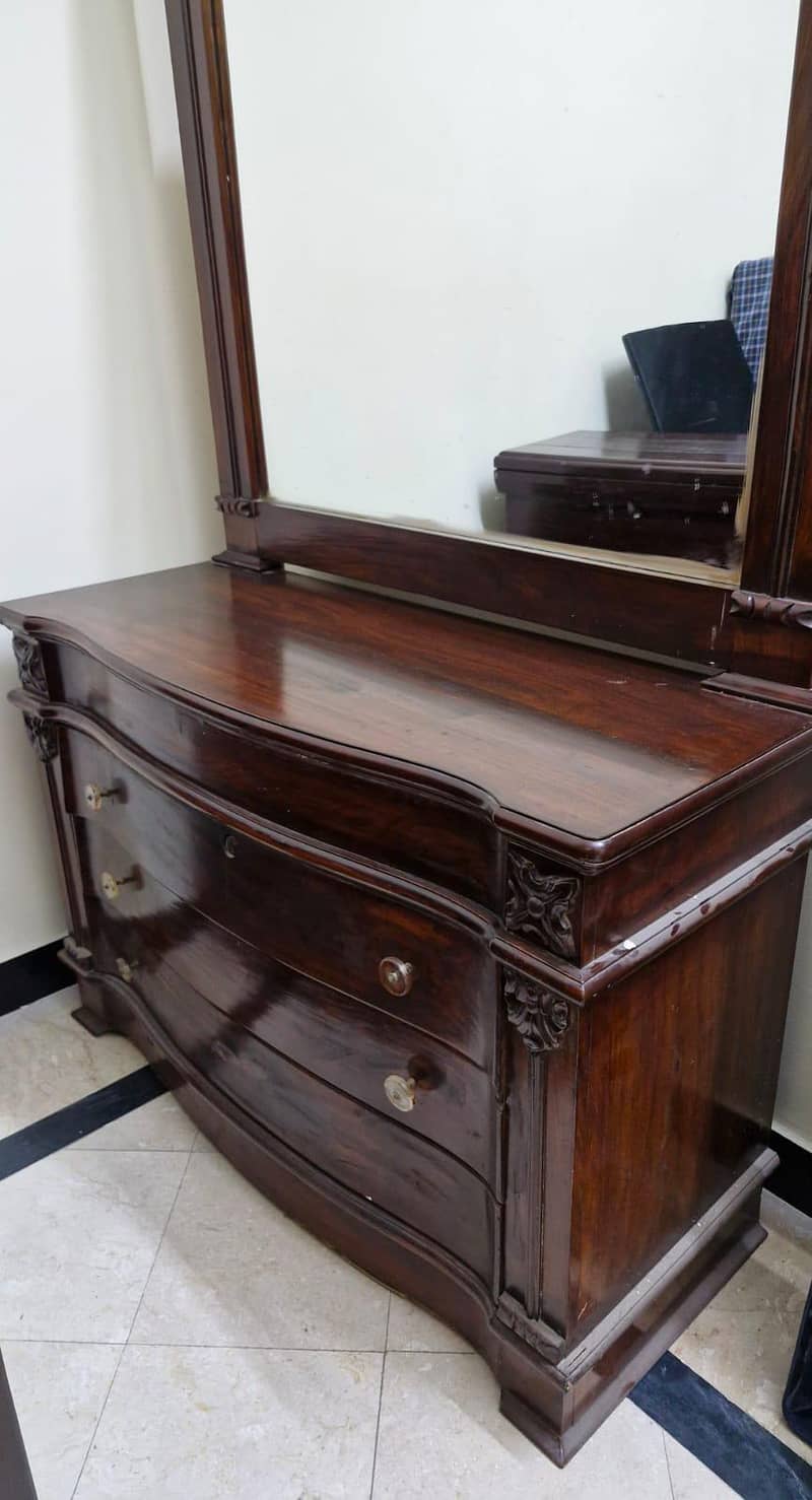 Dressing Table with mirror 0