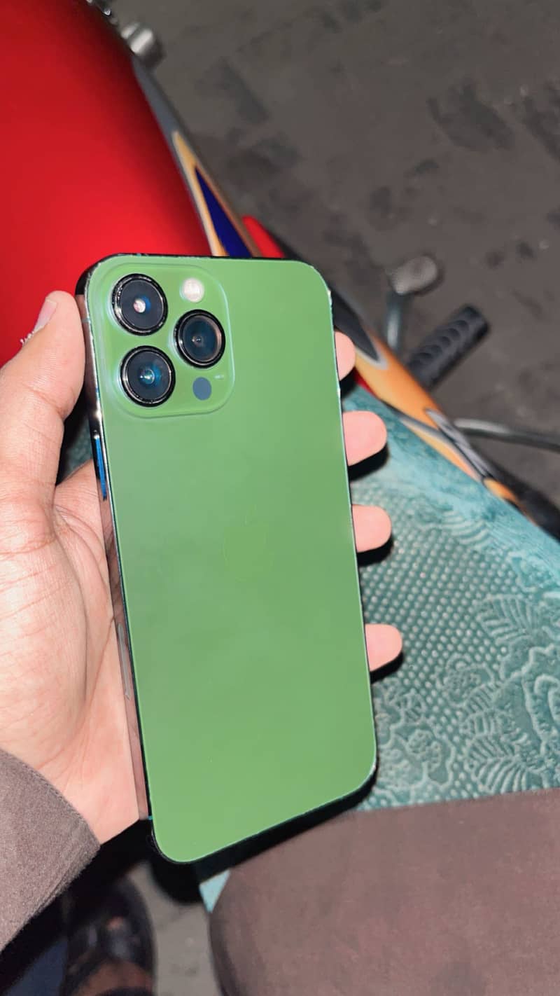 Apple iPhone 13 Pro Max 3