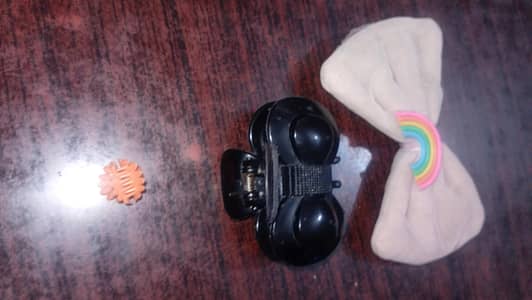 1 cather 1 colourful pin 1 cangi 1ponis 1. chutqi 1 black pin
