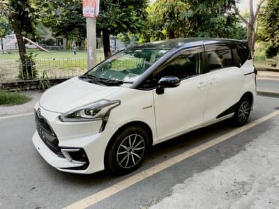 Toyota Sienta 2016