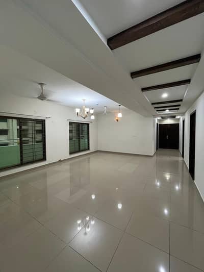 10 MARLA 3 BEDROOM APARTMENT AVAILABLE FOR RENT
