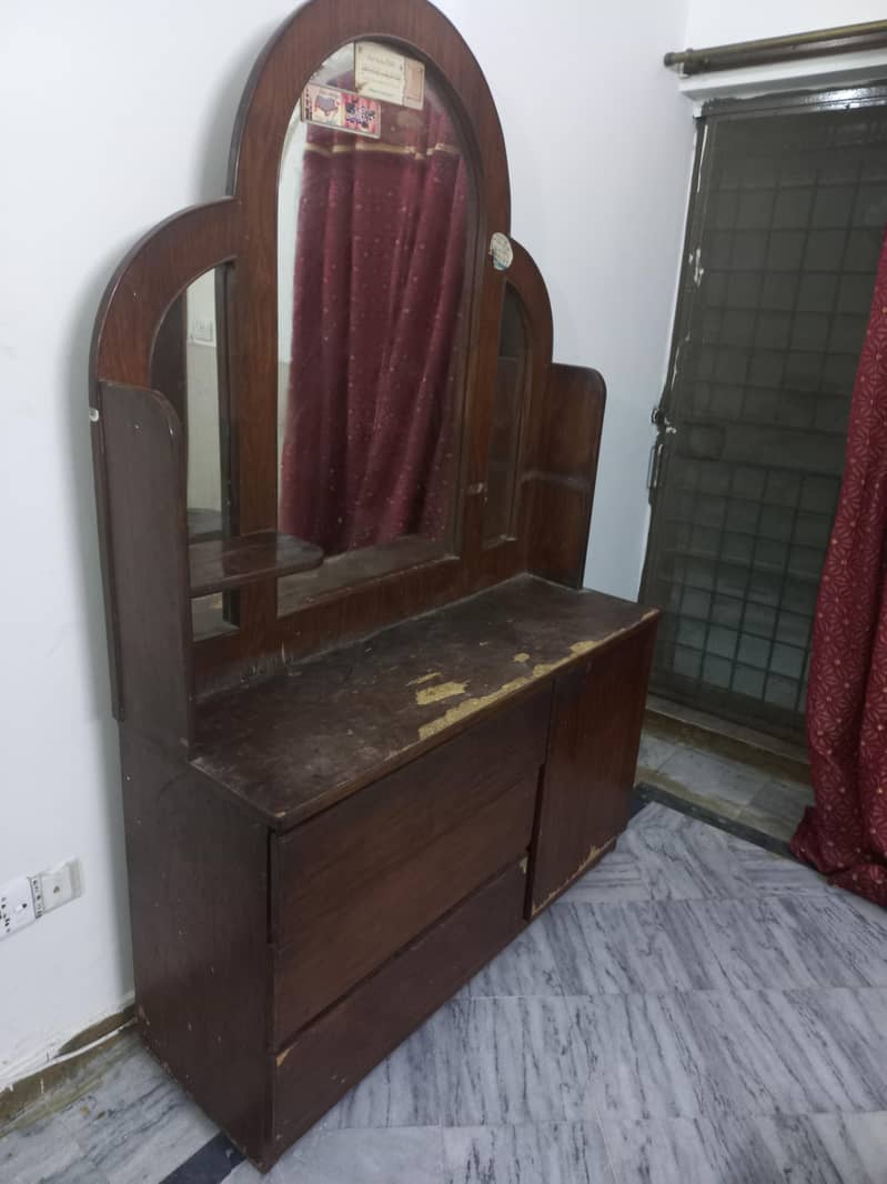 Dressing table 0