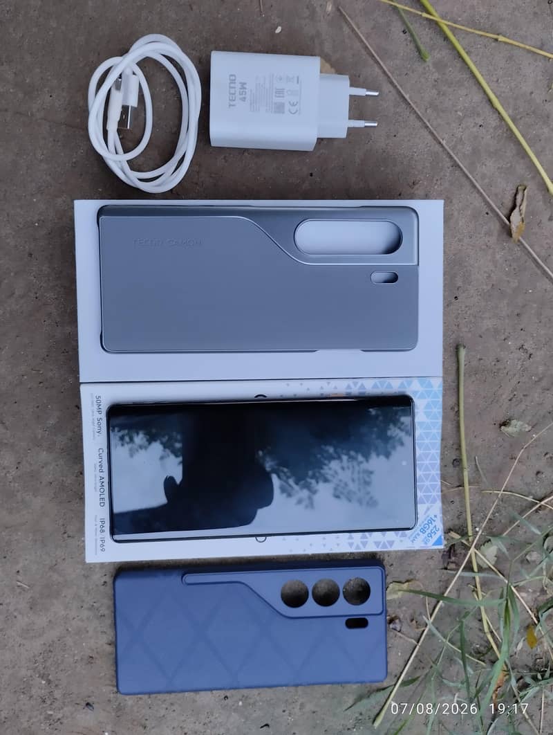 Tecno CAMON 40 Pro 1