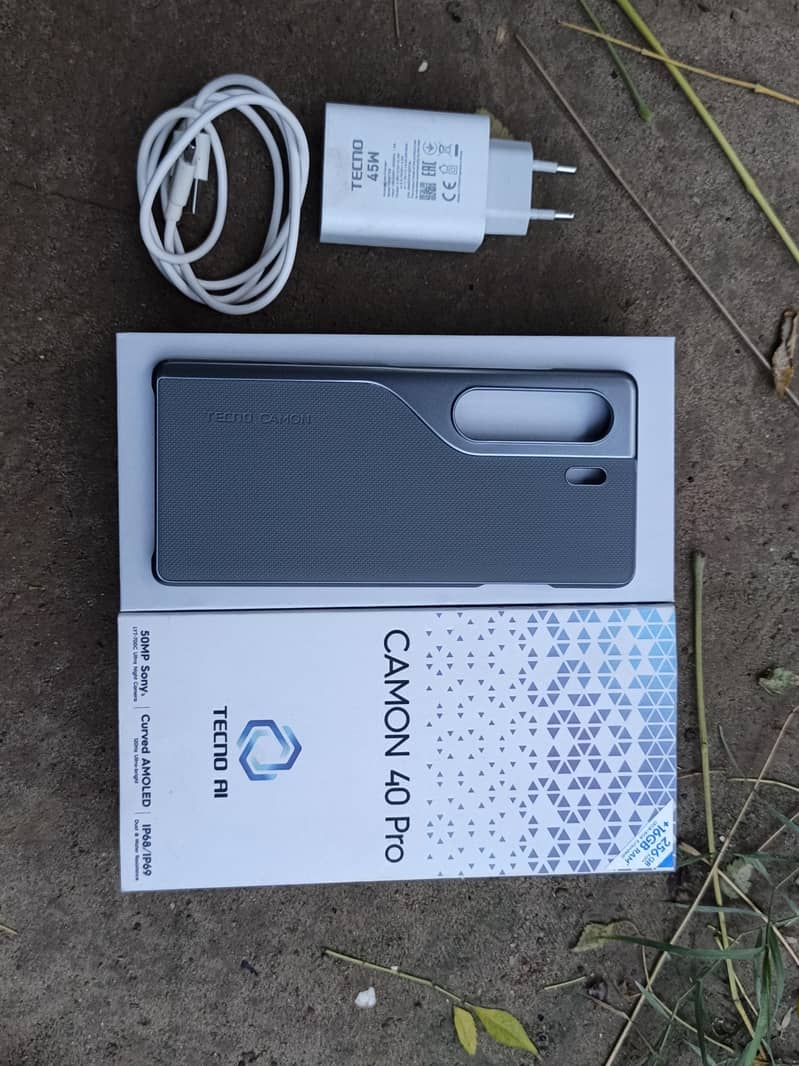 Tecno CAMON 40 Pro 9