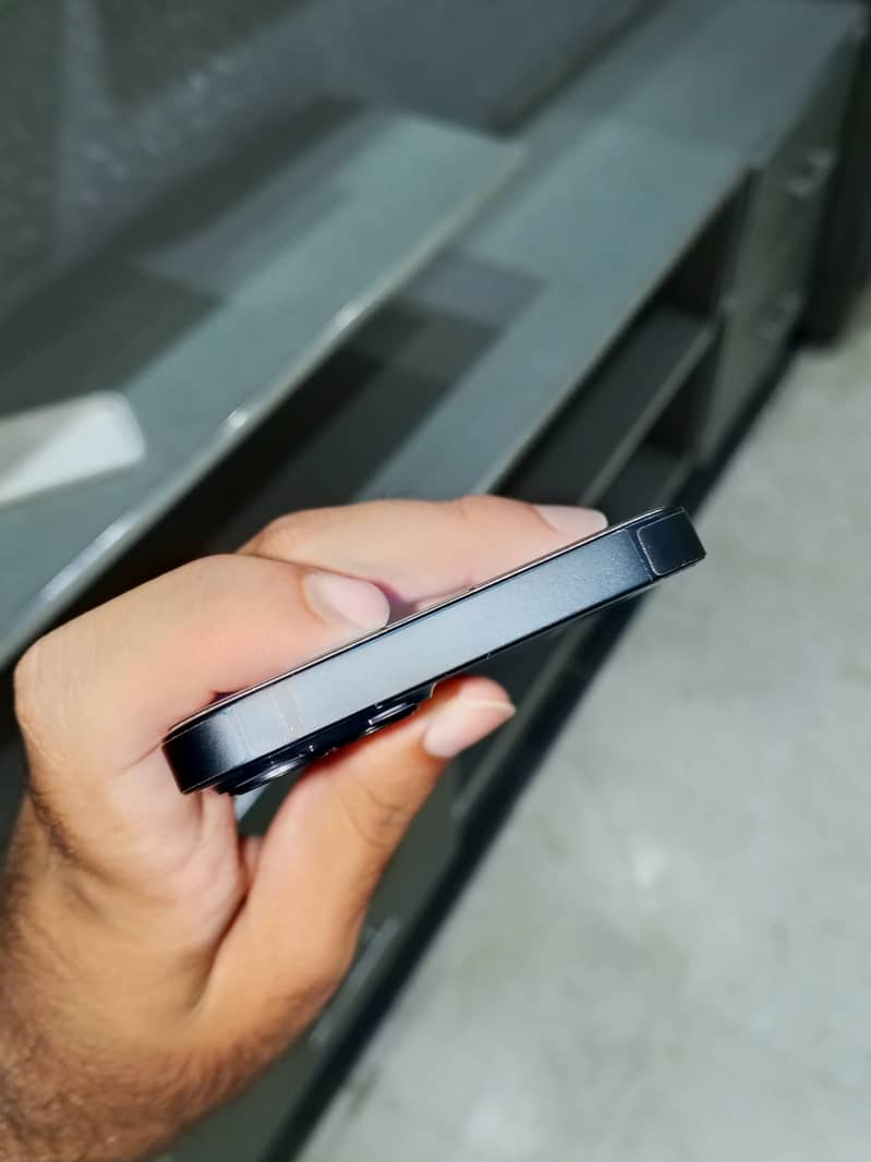 Apple iPhone 13 6