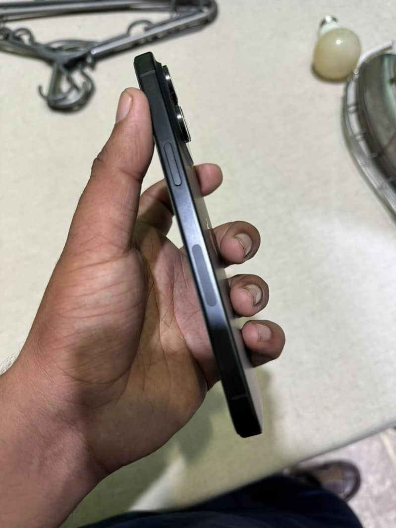 Apple iPhone 15 Pro Max 1