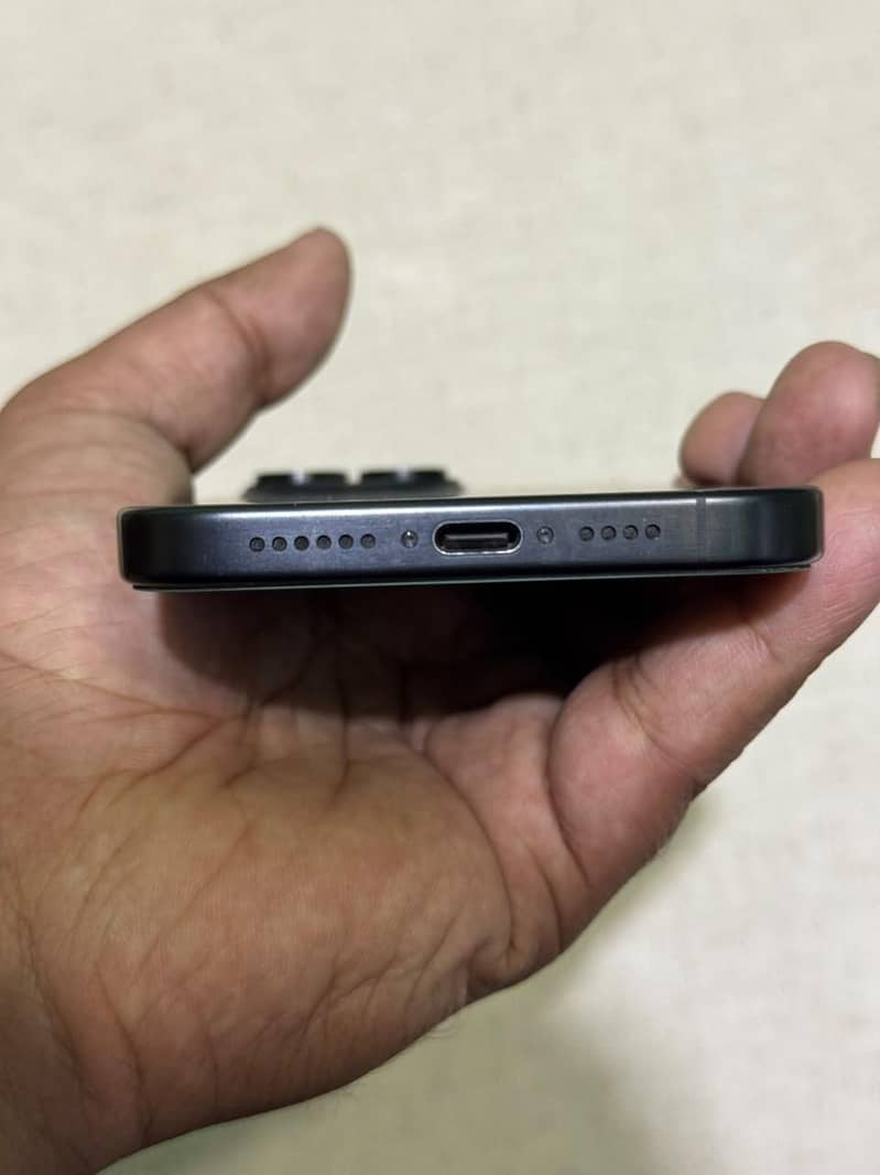 Apple iPhone 15 Pro Max 4