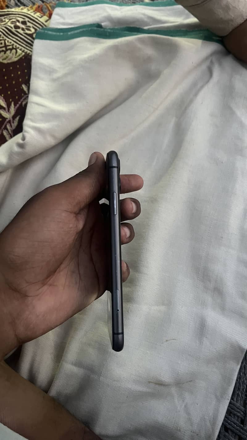Apple iPhone 11 7