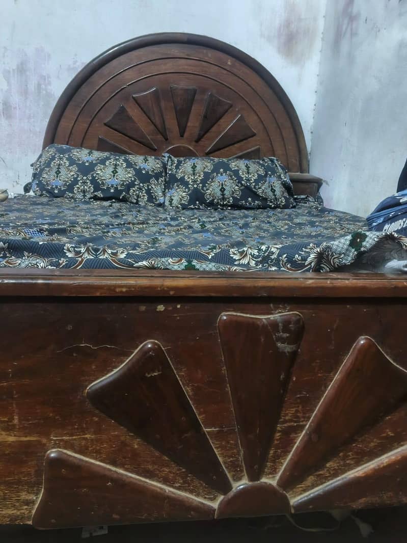 Queen Bed 0