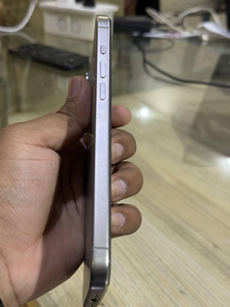 Apple iPhone 15 Pro Max 1