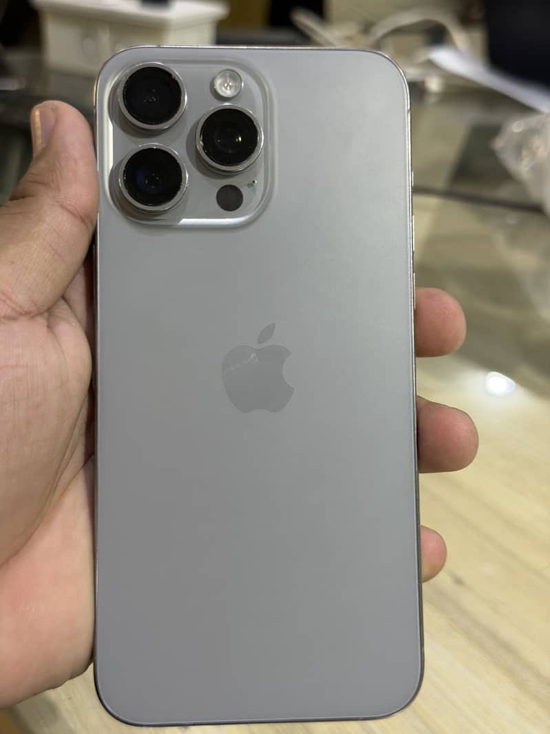Apple iPhone 15 Pro Max 2