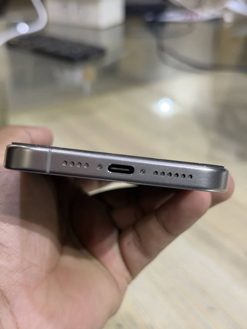 Apple iPhone 15 Pro Max 6