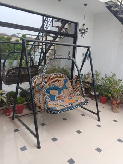Premium Outdoor Garden Swing 2 Seater Metal Frame Excellent Condi
