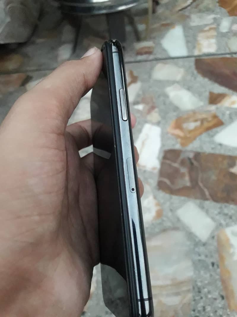 Apple iPhone 11 Pro 2