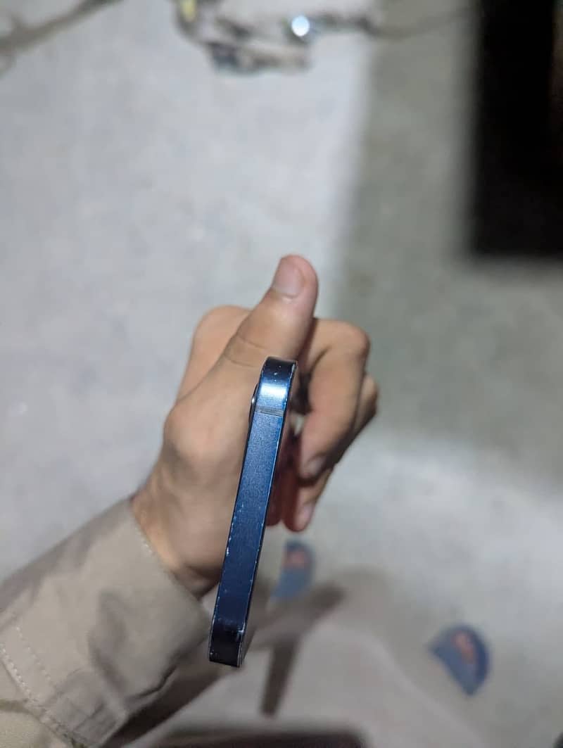 Apple iPhone 12 2