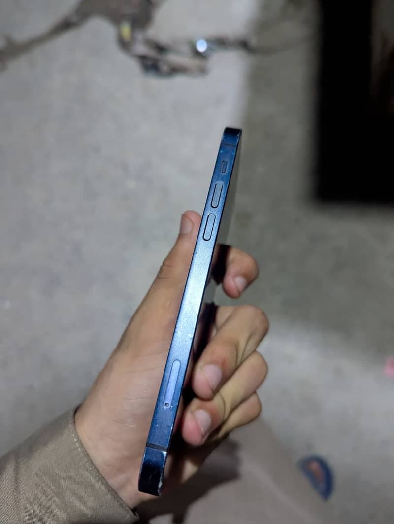 Apple iPhone 12 3