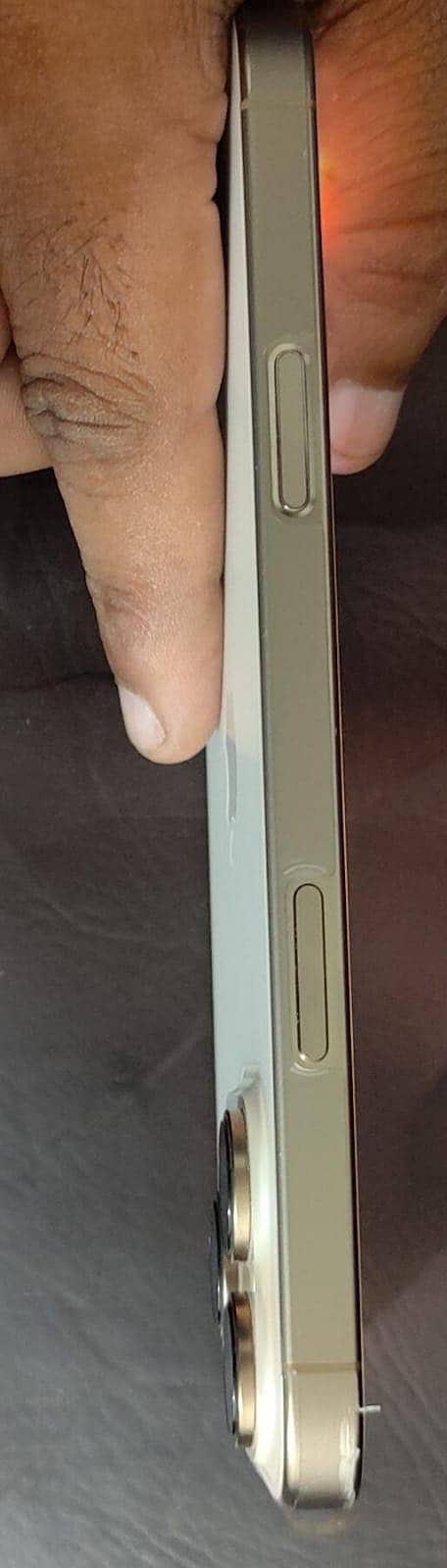 Apple iPhone 16 Pro Max 6