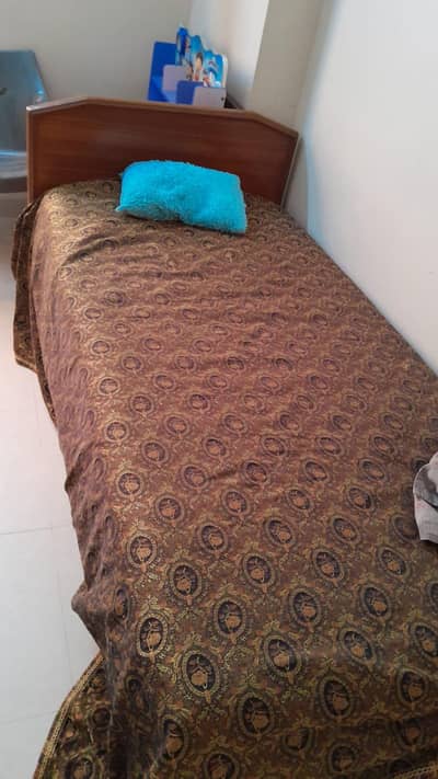 Single Wooden Bed in Good Condition – Strong & Well Maintained