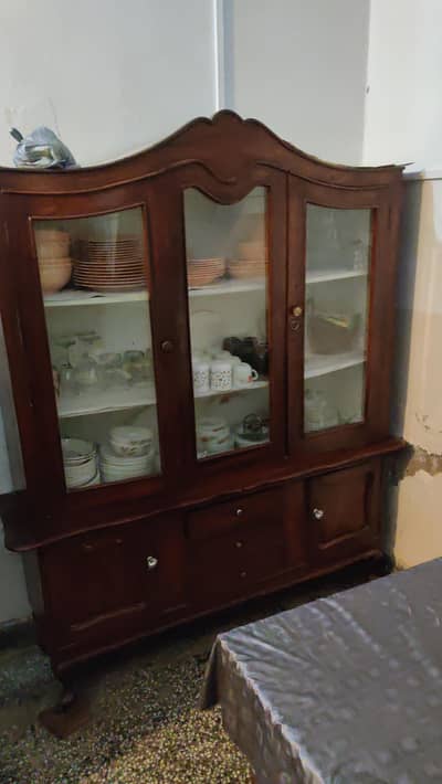 1 showcase and 1 dressing table