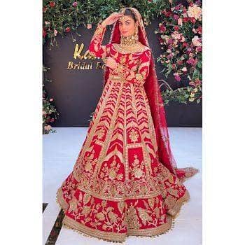 bridal lengha. /wedding dress/red bridal lengha
