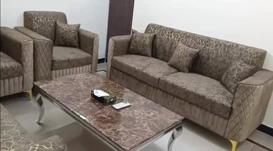 7 seaters sofa with center Table