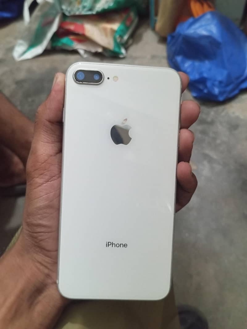 Apple iPhone 8 Plus 1