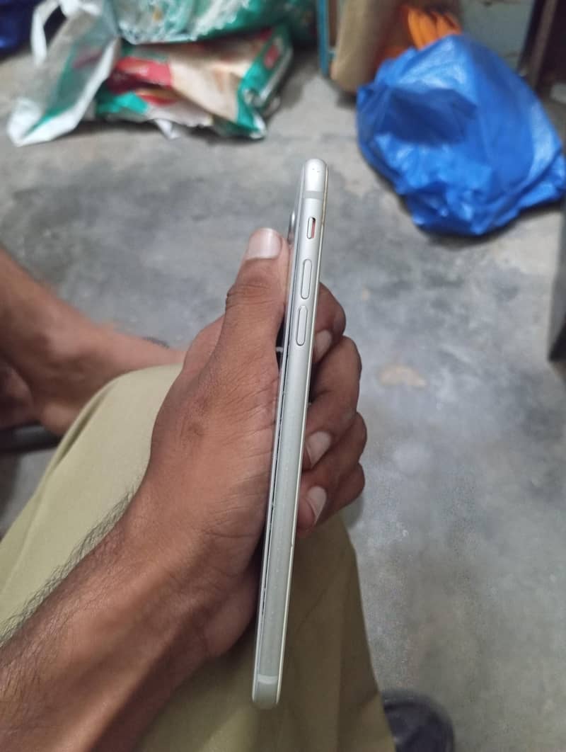 Apple iPhone 8 Plus 2