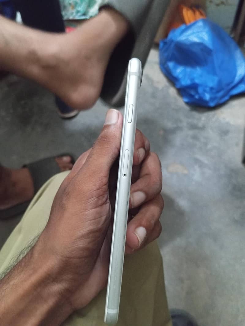 Apple iPhone 8 Plus 3