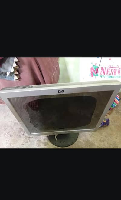 HP monitor only 3 to 4 months used read description
