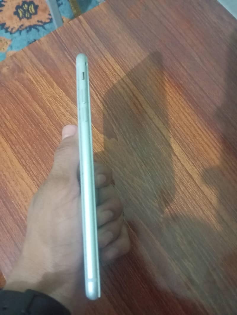 Apple iPhone 8 Plus 1
