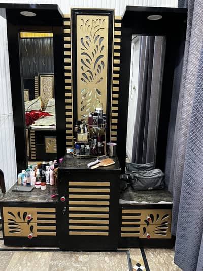 Dressing table