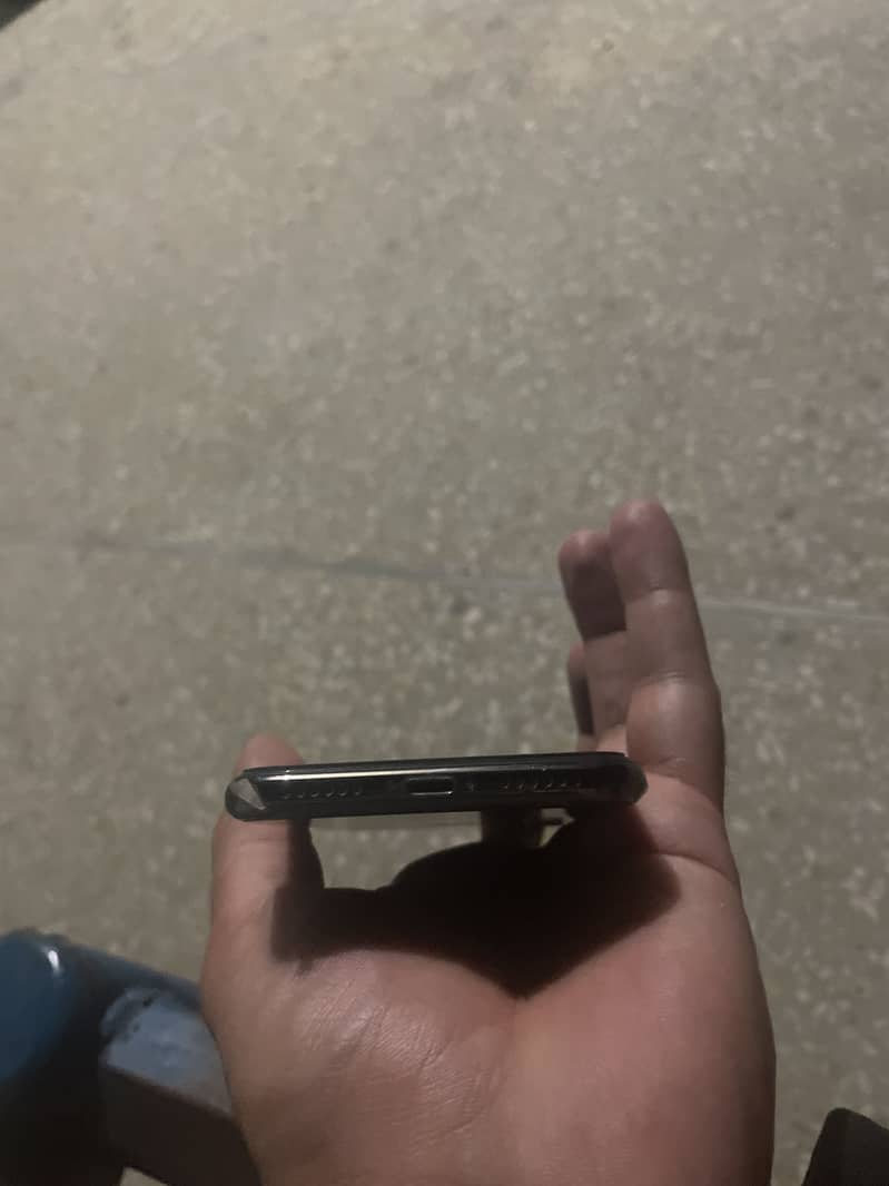 Apple iPhone X 3