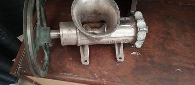 Meat grinder