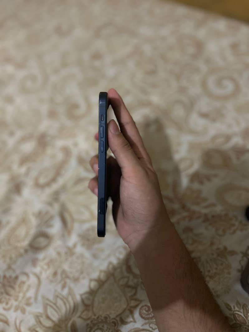 Apple iPhone 12 3