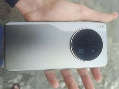 Tecno CAMON 40 Premier