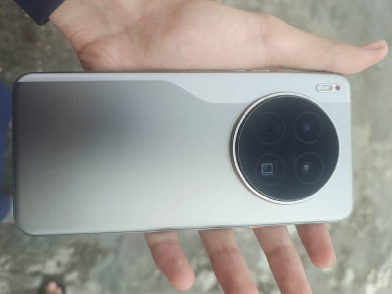 Tecno CAMON 40 Premier 0
