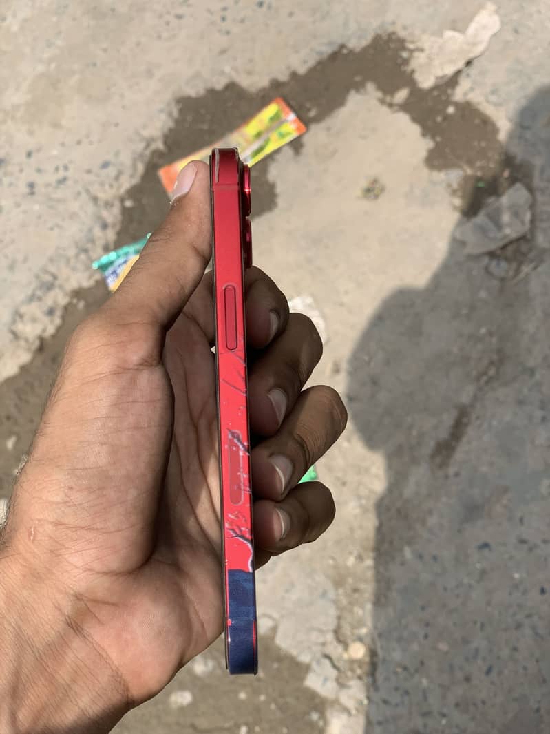 Apple iPhone 13 4