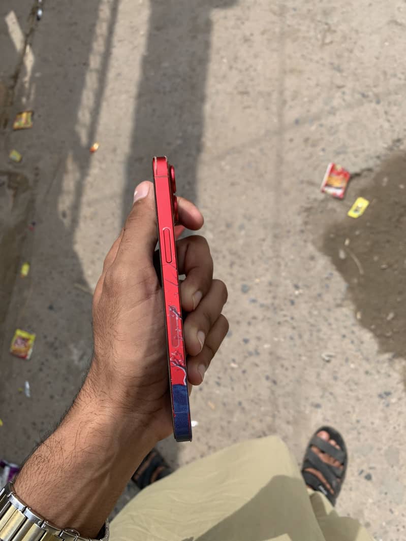 Apple iPhone 13 5
